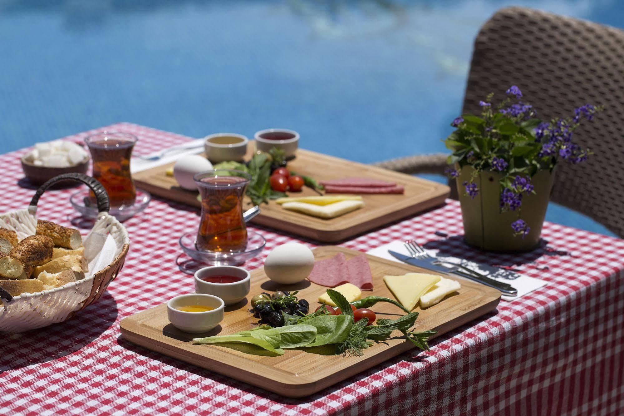 Istanbul Hotel Bodrum ทูร์คบูคู ภายนอก รูปภาพ